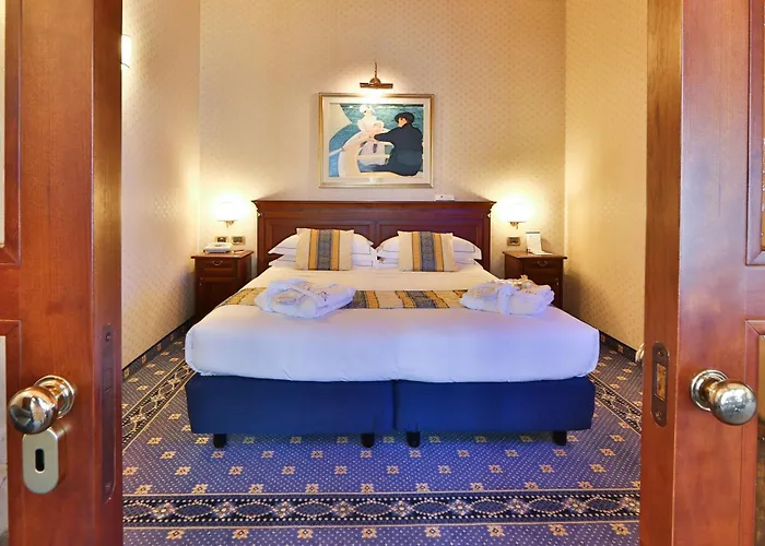 فندق Western Classic 4*