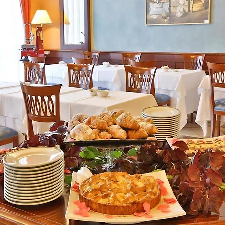 Western Classic Hotel 4*