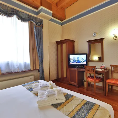 Western Classic Hotel 4*