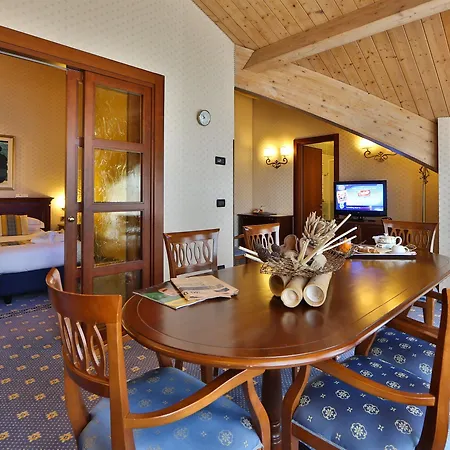 Western Classic Hotel 4*