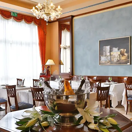 Western Classic Hotel 4*