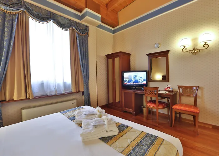 Western Classic Hotel 4*