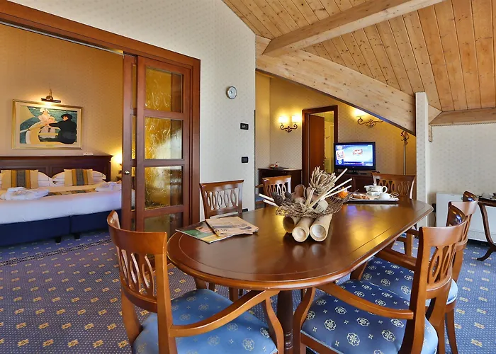 Western Classic Hotel 4*