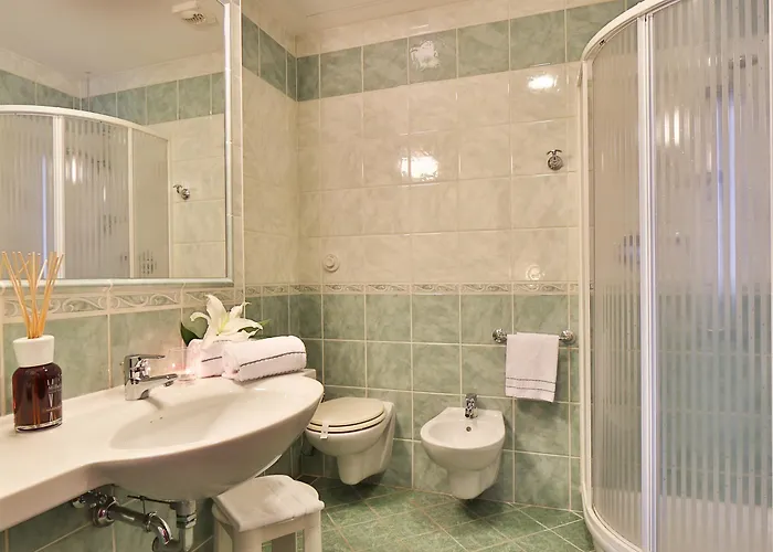 Western Classic Hotel 4*