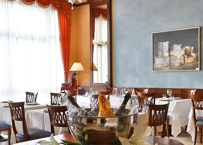 Western Classic Hotel 4*