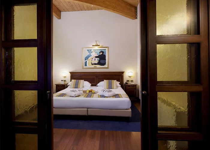 Western Classic Hotel 4*